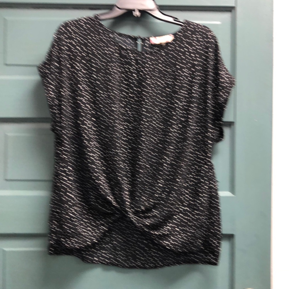 Black and white Swiss dot short sleeve top